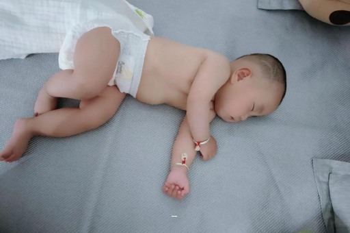双鸭山孕妇肚脐周围发青